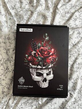 SupreOwls Gothic Skull Red Rose Bouquet Building Block Set